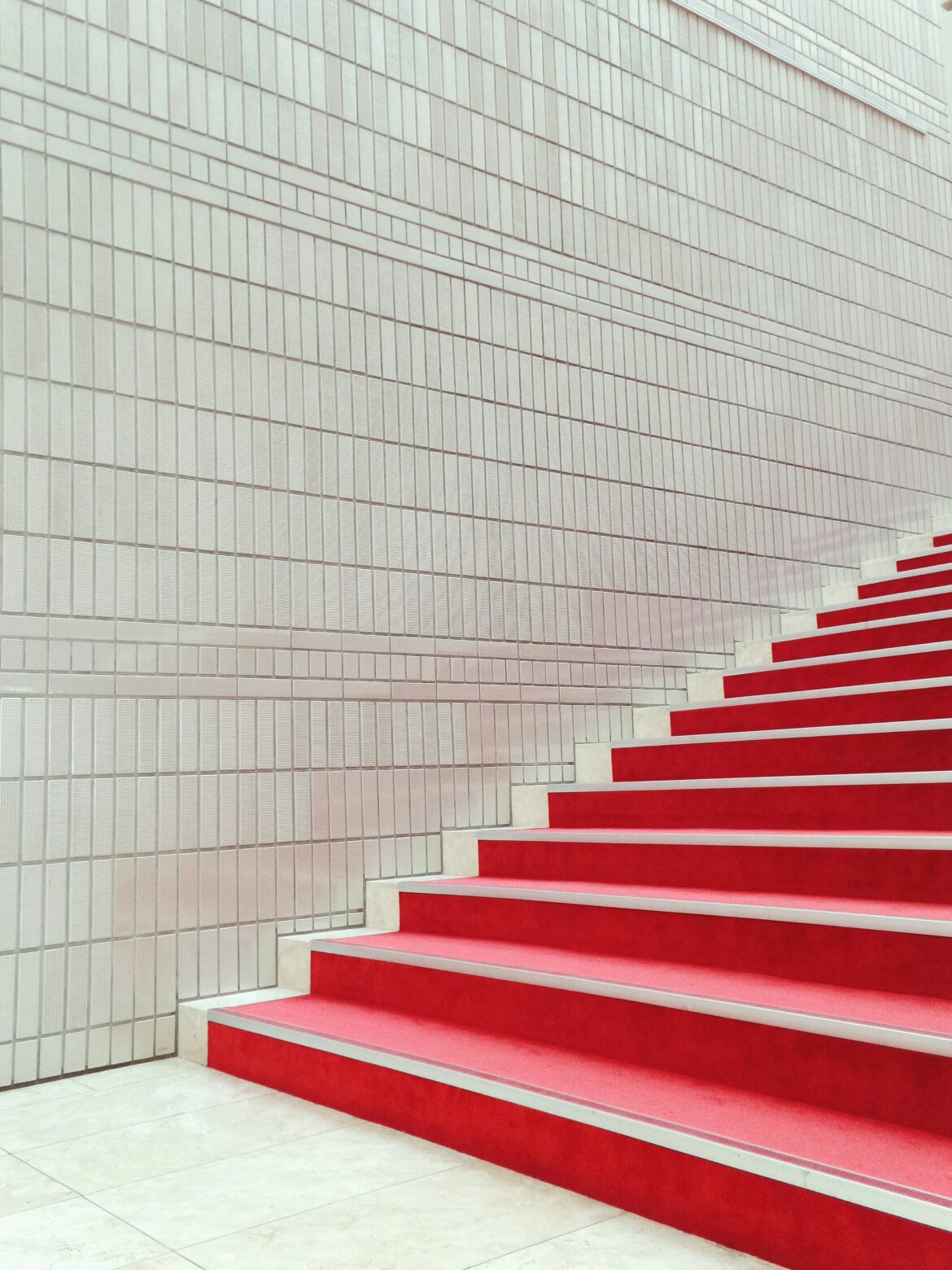 Guide complet pour choisir le tapis d’escalier parfait en copropriété